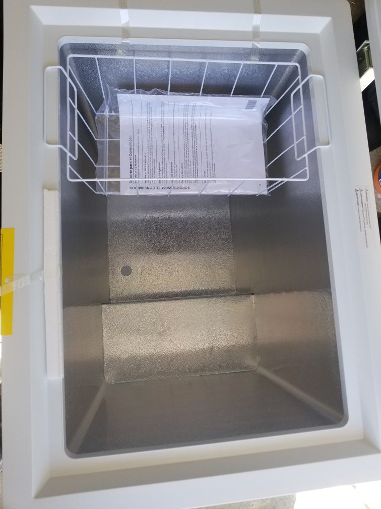 HotPoint Chest Freezer 5.1 cu.ft. (Pickup Only) for Sale in Westbury, NY OfferUp