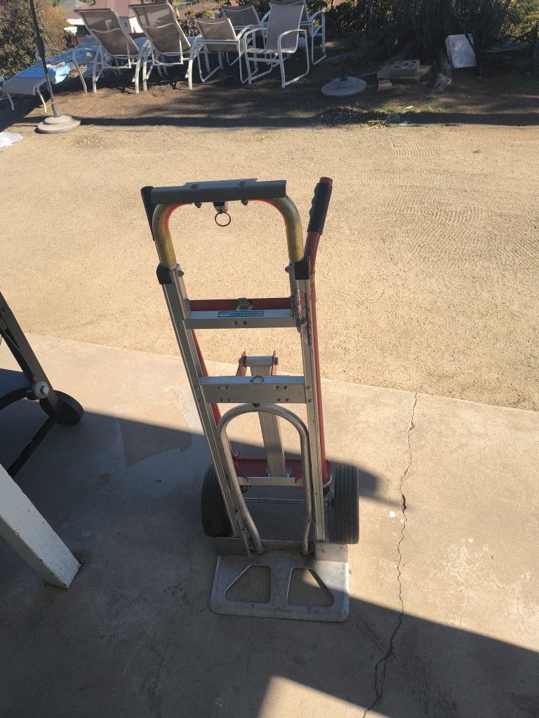 Milwaukee 1,000 lbs. Capacity 4-in-1 Hand Truck
Dolly