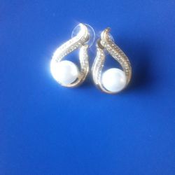 Fashion Rhinestone Pearl Earrings. New!! Firm Price.