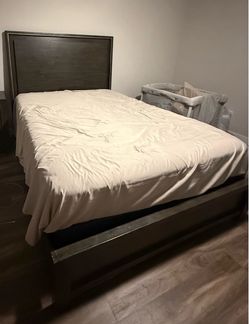 Queen bedroom set