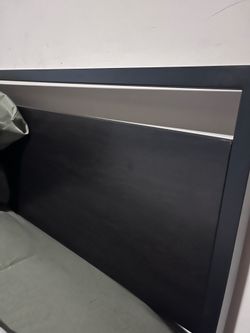 Queen Metal Platform Bed Frame with Wood Headboard (Black Oak)