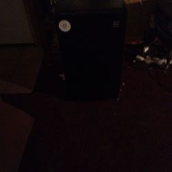RCA Mini Fridge 4.5 Cubic Inch Like New