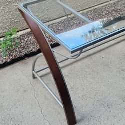 Glass Table. Excellent Condition