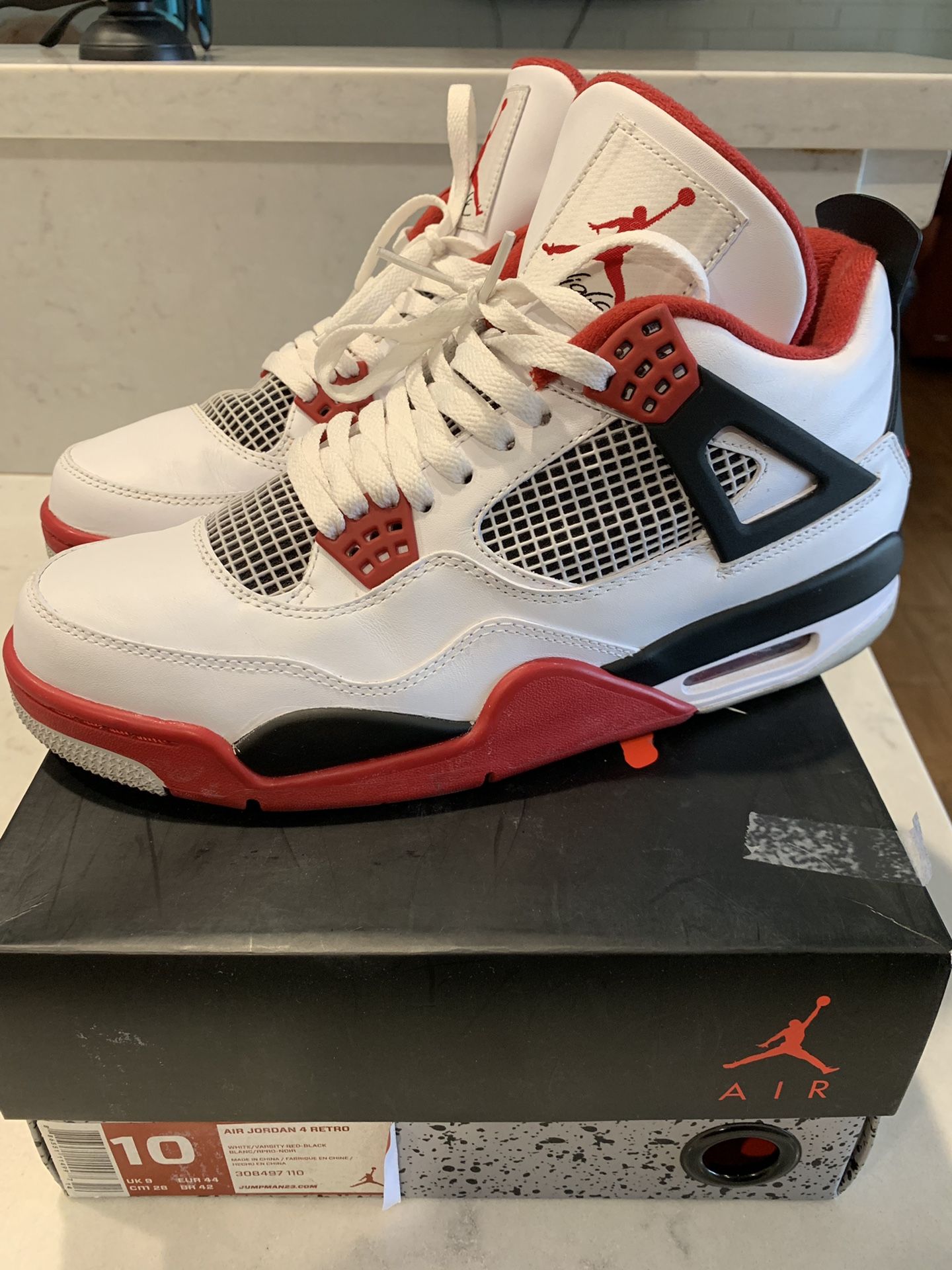 Jordan Retro 4 “Fire Red”