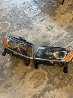2015Jeep Grand Cherokee Headlights