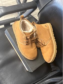 Men’s Ugg size 9