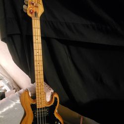 1979 PEAVEY T-40  Bass Guitar/ Maple Fretboard !  