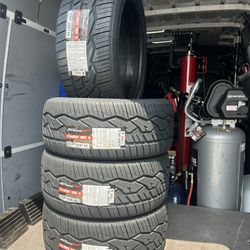 BRAND NEW SET OF NITTO TIRES 275/40r20 275/40/20