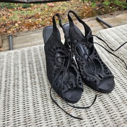 Used 9.5W Black Strappy Vera Wang Heels