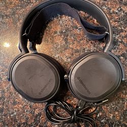 SteelSeries Gaming Headphones With Retractable Mic 