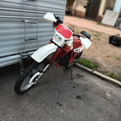 87' 250cc Yamaha Dirt Bike 