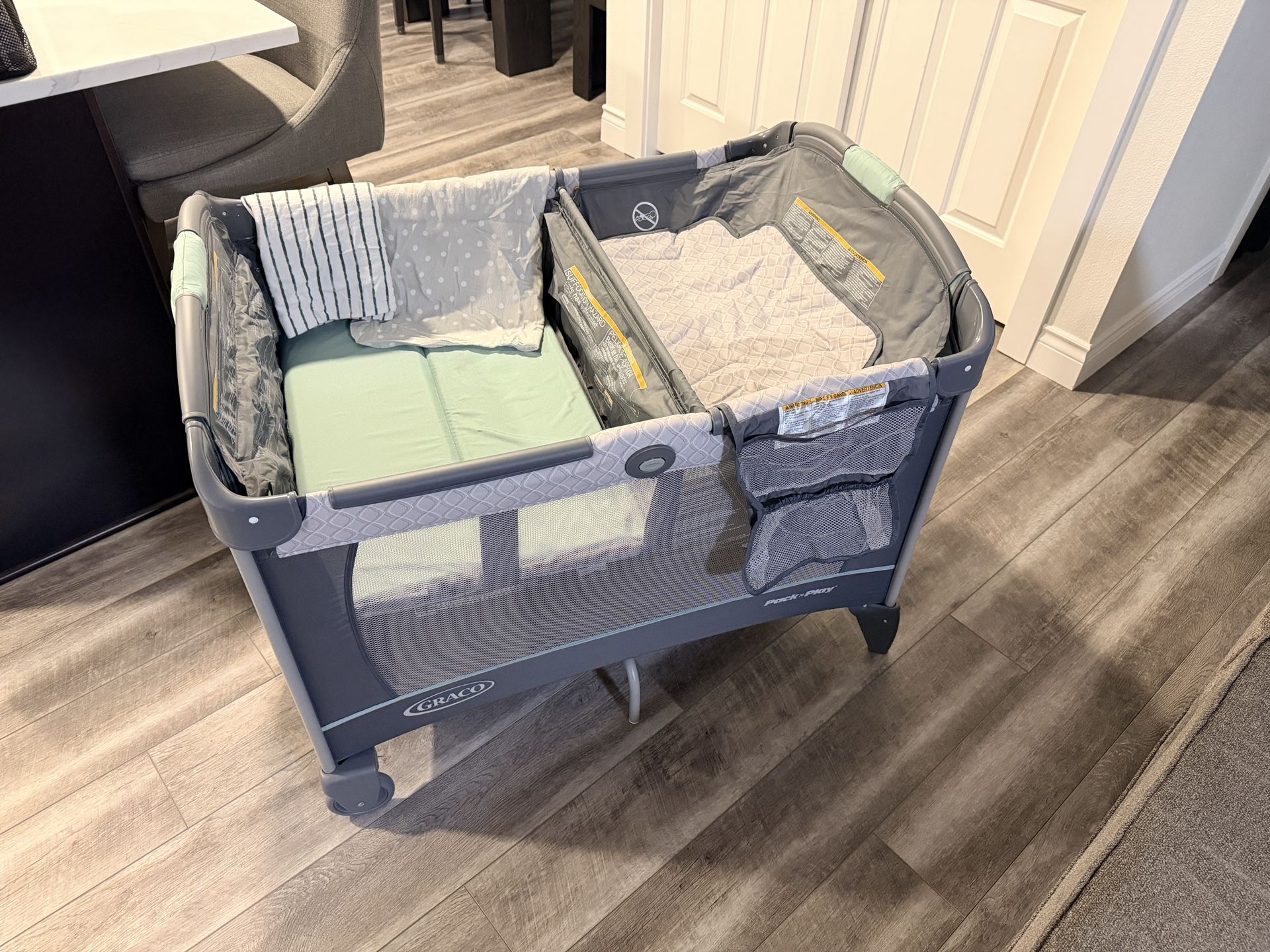 Graco Baby Crib Sleeper With Changing Station