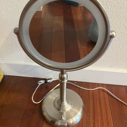 Costco Makeup Minor With Light