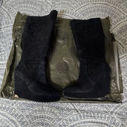 Vince Camuto VC-Kessia Black Sheep Suede Boots Size 7