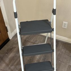 Gorilla Ladders 3-Step Lightweight Steel Ladder
