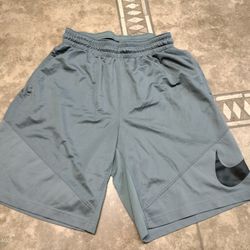 Nike Athletic Shorts Young Men  Size L
