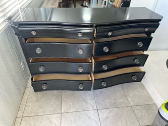 Black Dresser in good condition