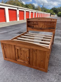 Solid Pine Bedroom Set $600