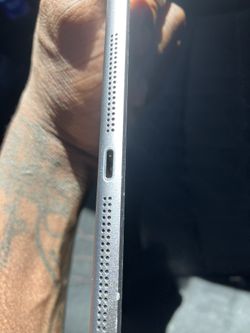 iPad Air (Model A1475) — works perfectly and runs smooth.