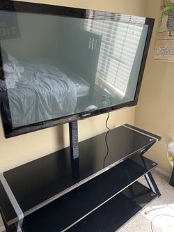 Samsung 50 in. TV And Stand 