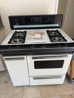 Vintage Whirlpool gas over, broiler, and cook top, with griddle.