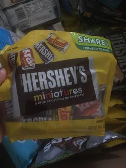 Hershey’s miniatures (1O.4 ounce) 14 bags