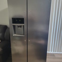 Refrigerator (No Room, Need Gone.)