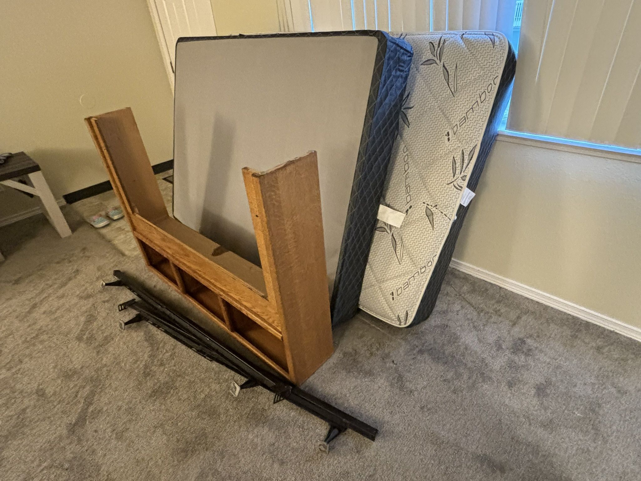 Bed/frame