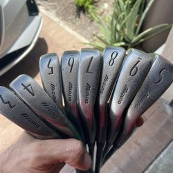 Mizuno Altron fwd 8 pc iron set in right handed / graphite shafts 