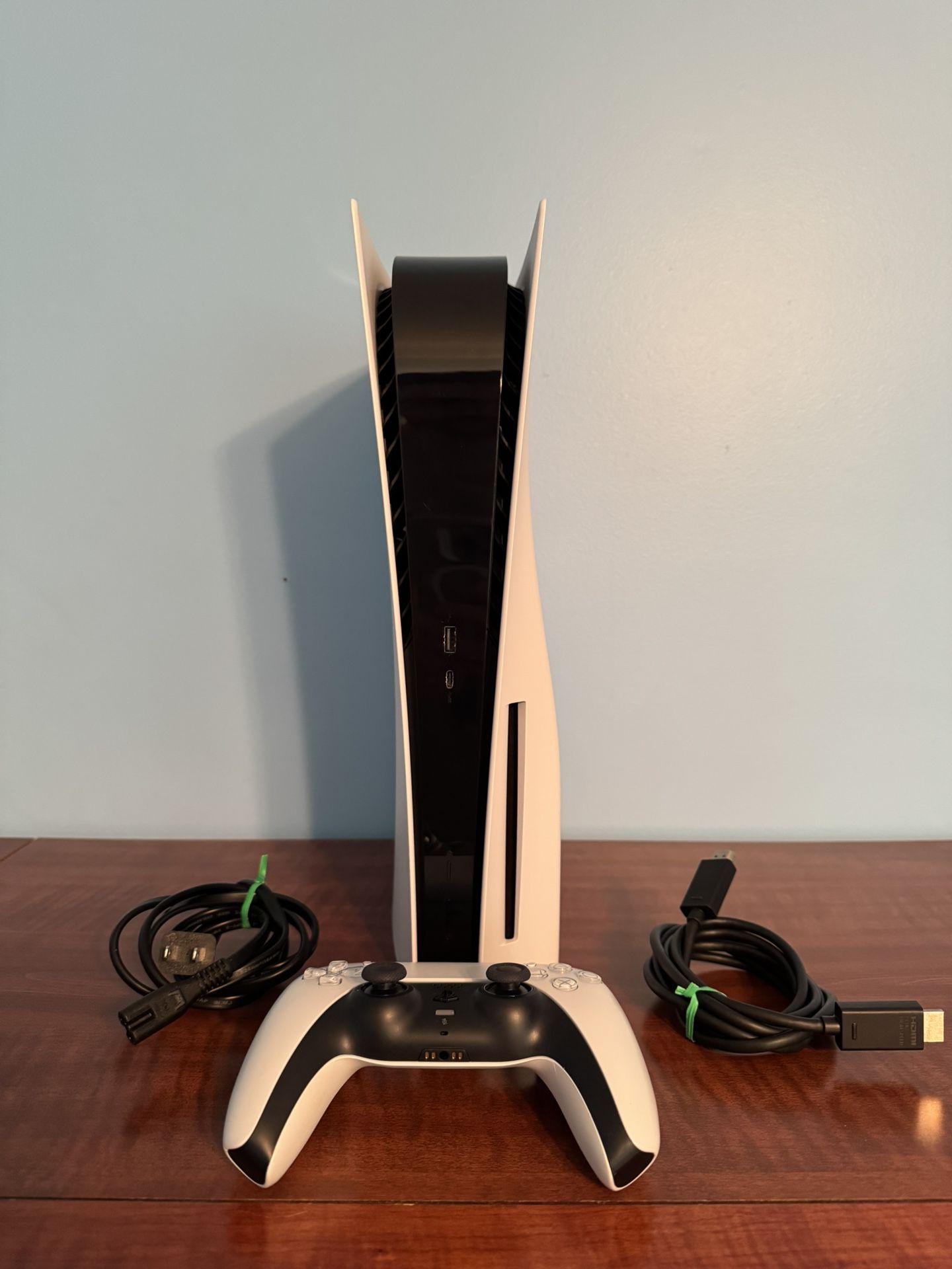 PlayStation 5 (PS5) Disc Edition โ Perfect Condition w/ Controller