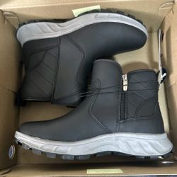 Khombu Women's Sz 7 Black All Weather Ankle Boots Memory Foam NEW n BOX