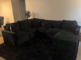 Black Sectional Sofa with Chaise