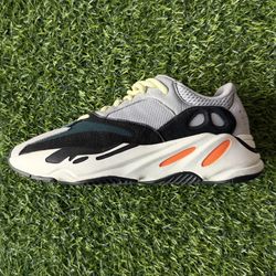 Yeezy 700 Wave Runners Size 8.5M 