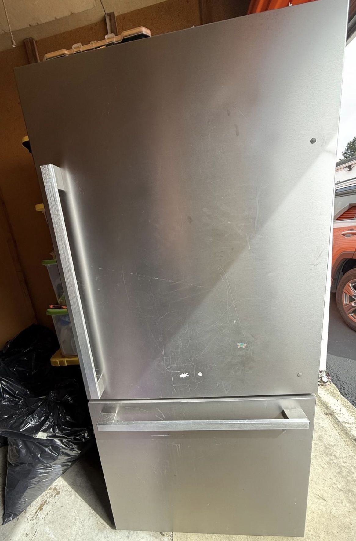 Refrigerator 