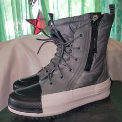 MC BOOT X-HI Womens 6.5 Converse  Snow Boot. 