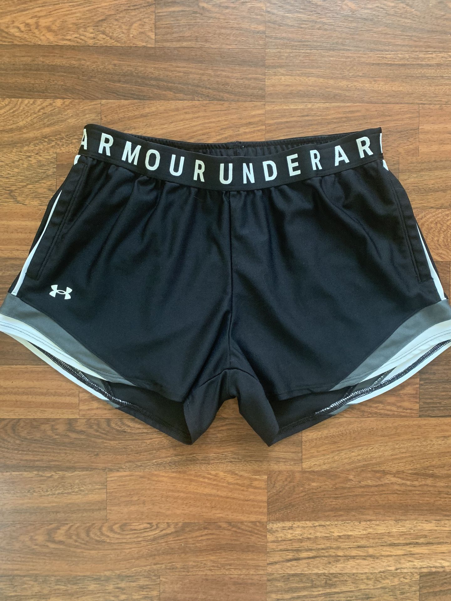 Under Armour Women’s Athletic Gym Shorts Sz Medium Black