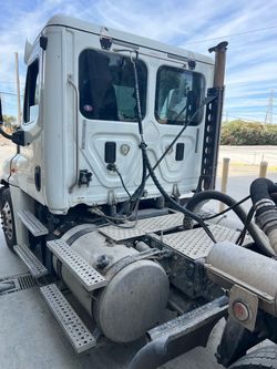 2015 Freight liner Cascadia isx15