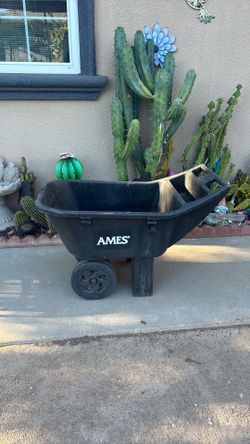 USED HARD PLASTIC WHEELBARROW