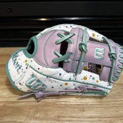 *NEW* 2025 Wilson A2000 12” Softball Glove