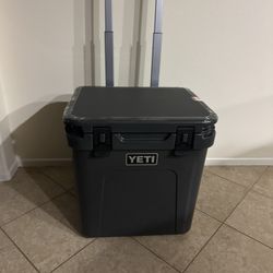 Yeti 48 Rolling Ice Chest 