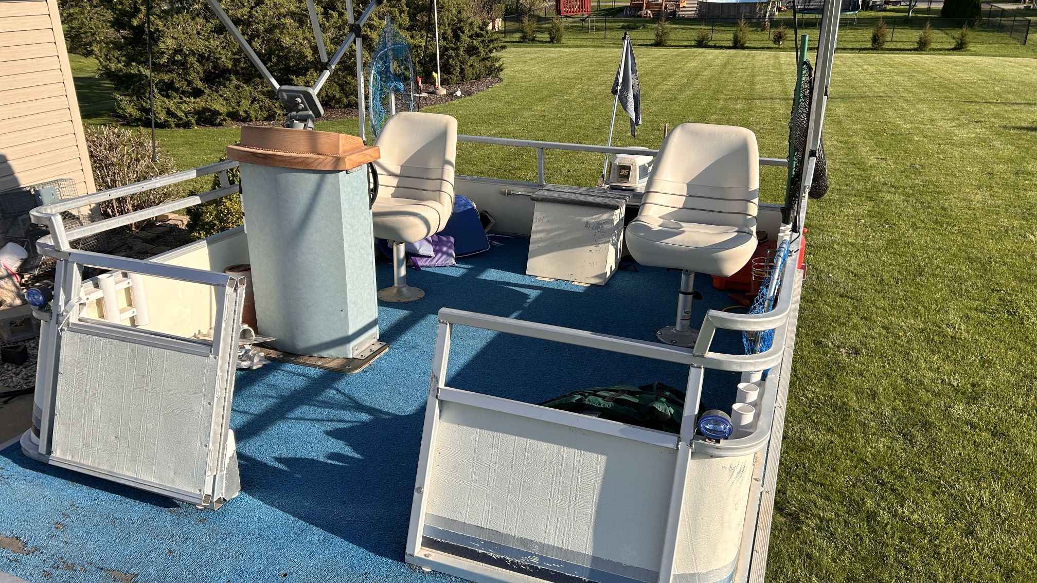 Crest Pontoon