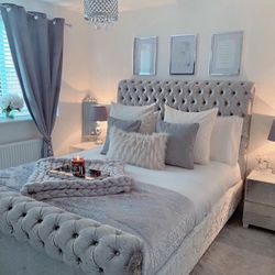 Gray Solid Wood King Sleigh Bed | Bedroom 🌟 Brand New ✨ Financing Available ✅