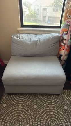 Chair/ single couch $100