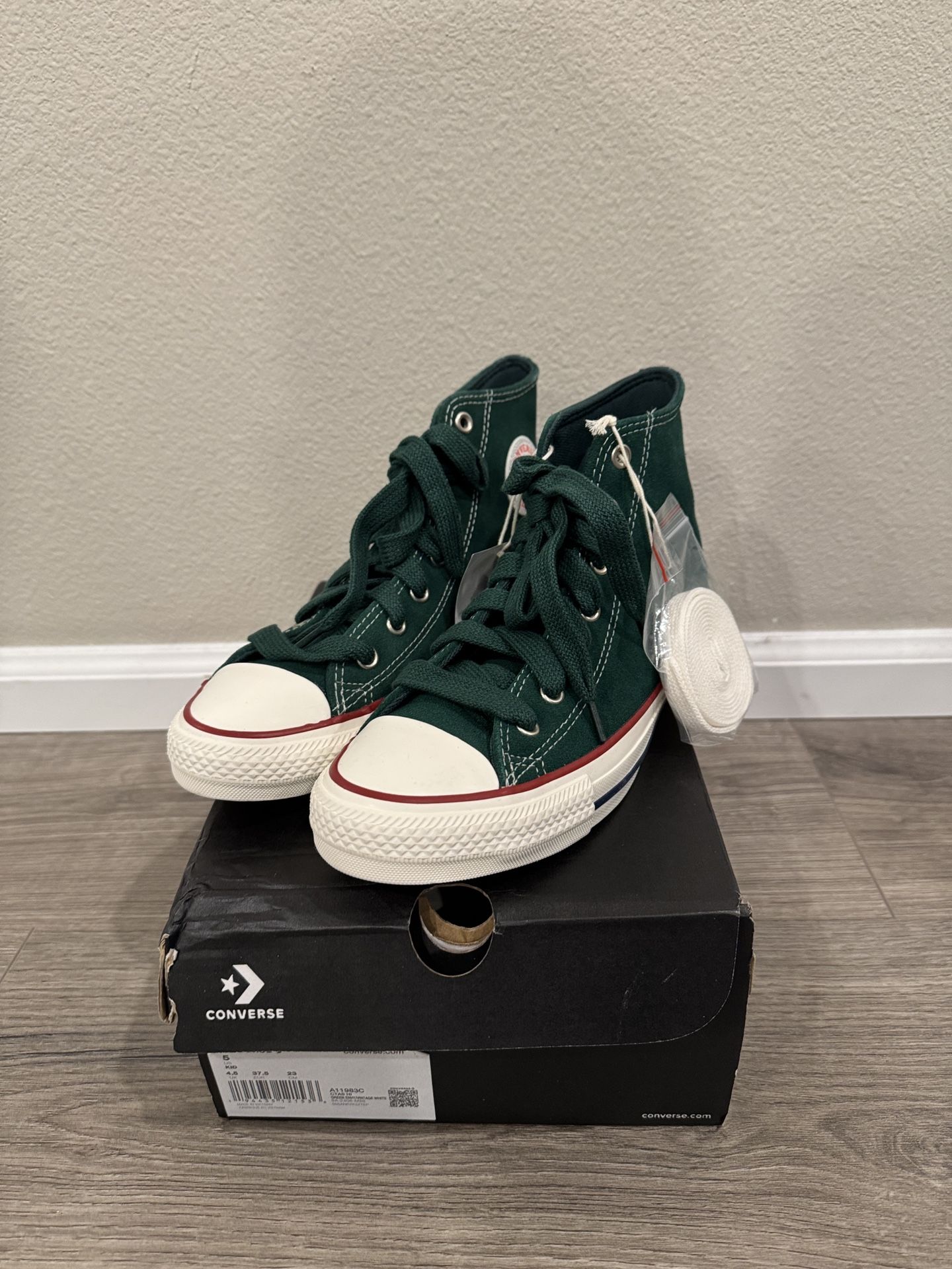 Converse Chuck Taylor All Stars Green Envy Vintage White Kid’s Size 5 UK 4.5