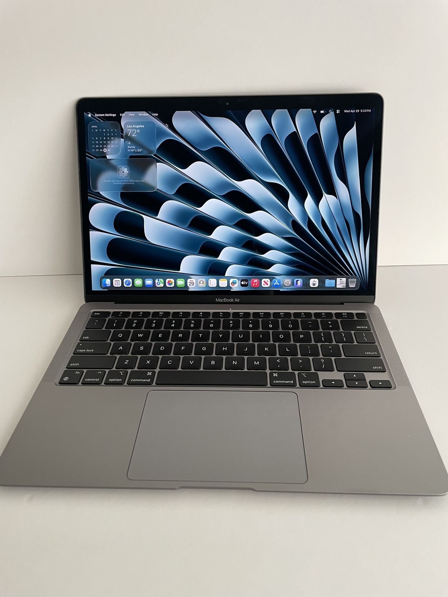 Apple MacBook Air 13 (2020 Model/ M1 chip) 8GB Memory 128GB storage great laptop
