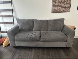 Pull out couch & love seat