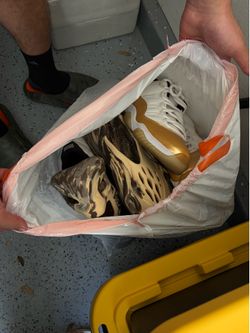 Shoes - size 9