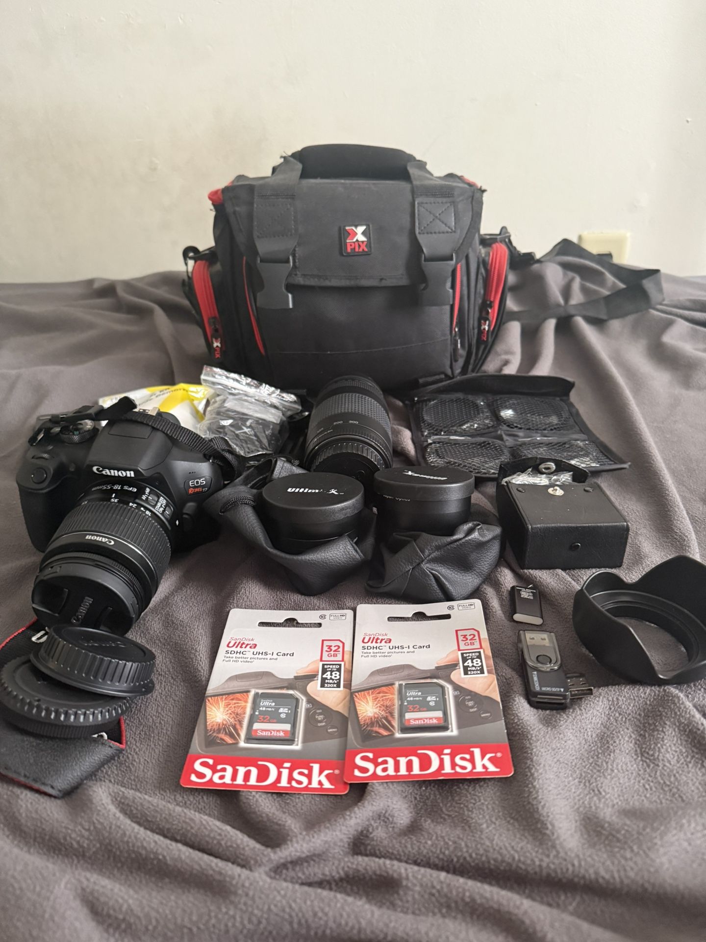 Canon Rebel T7 w/ Accessories