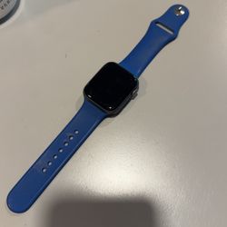 Apple Watch Series 4. Works Great! Nothing Wrong With It.