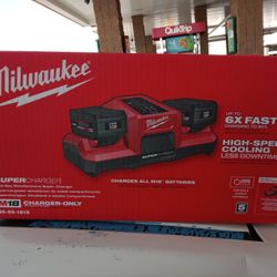 Milwaukee 18 Battery 2 Pack With Dock